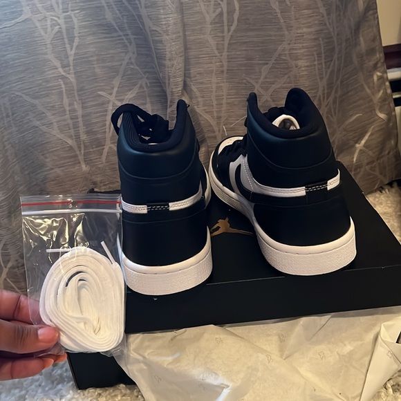 Air Jordan BNIB - Picture 3 of 4